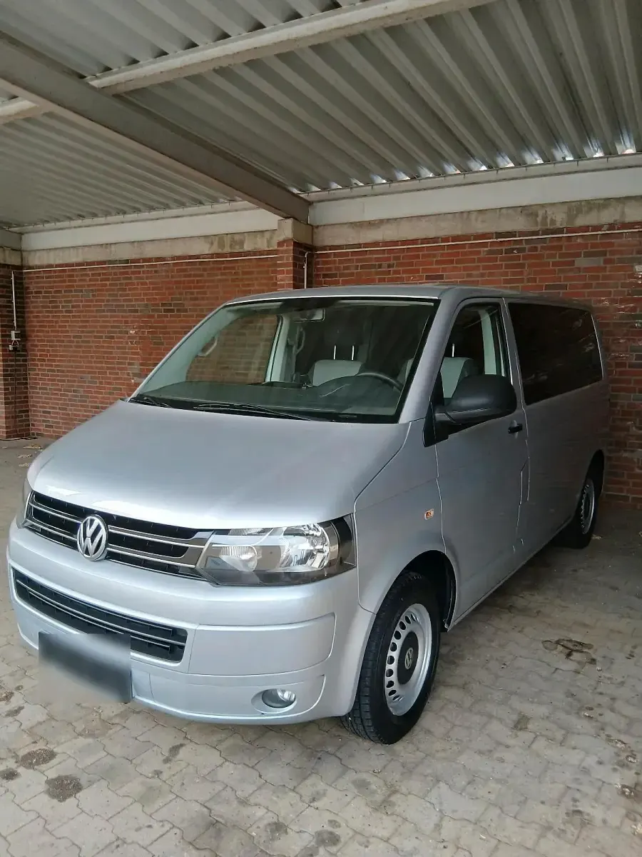 Gebraucht VW Multivan Startline 140 PS (102 kW) 2013 Silber Van / Kleinbus