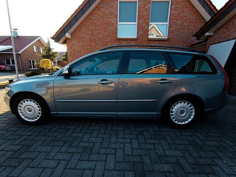 Gebraucht Volvo V50 145 PS (106 kW) 2010 Blau Kombi