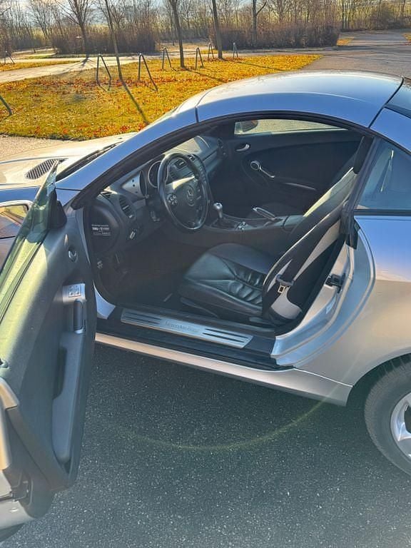 Second-hand Mercedes SLK200 163 CP (119 kW) 2007 Argintiu Cabrio