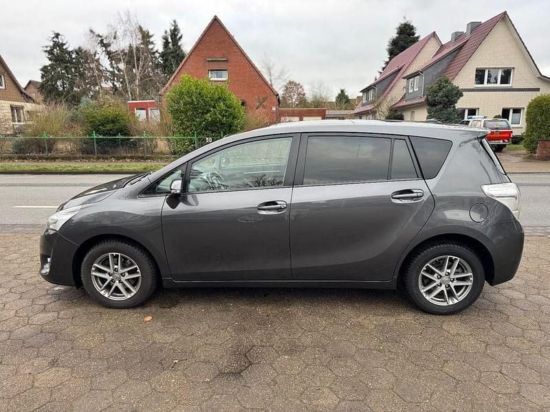Gebraucht Toyota Verso 132 PS (97 kW) 2015 Grau Van / Kleinbus