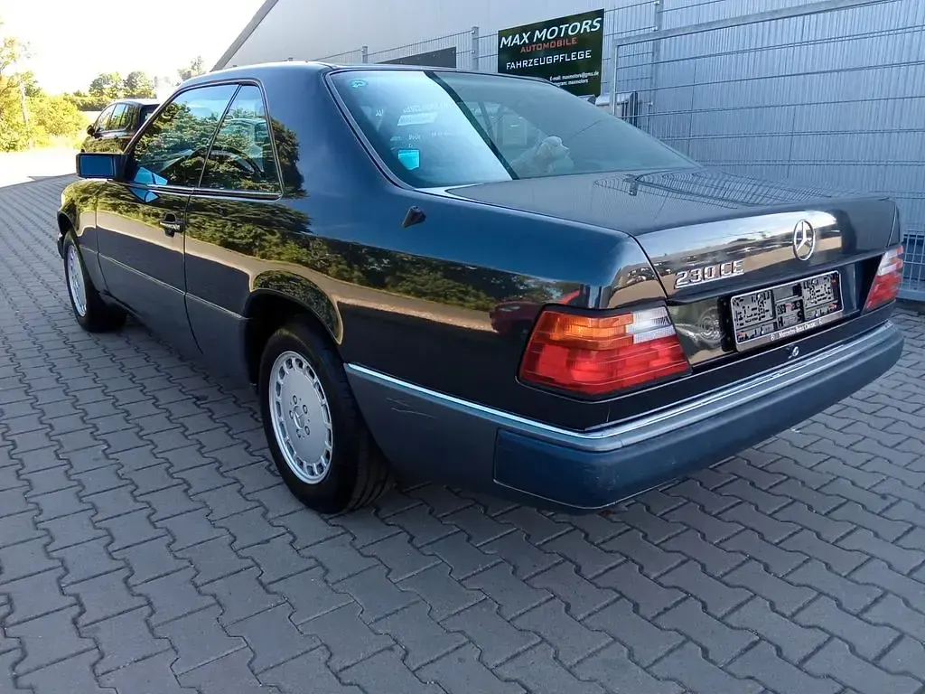 Gebraucht Mercedes 230 136 PS (100 kW) 1989 Grau Coupé