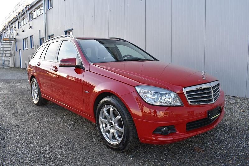 Gebraucht Mercedes C220 170 PS (125 kW) 2011 Rot Limousine