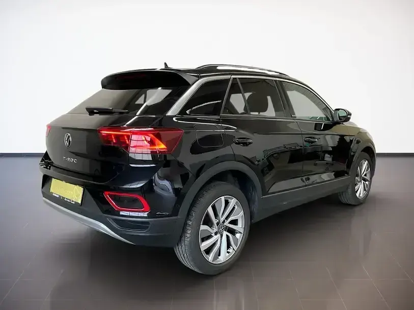 Second-hand VW T-Roc Move 110 CP (80 kW) 2023 Negru SUV