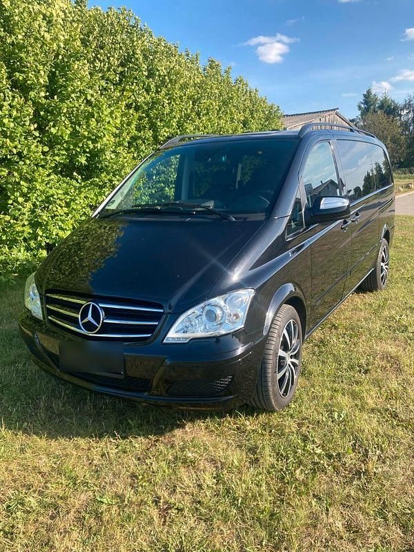 Schwarz Gebraucht 2011 Mercedes Viano Van / Kleinbus | 15.300 € (Fairer Preis) - Bild 1/4