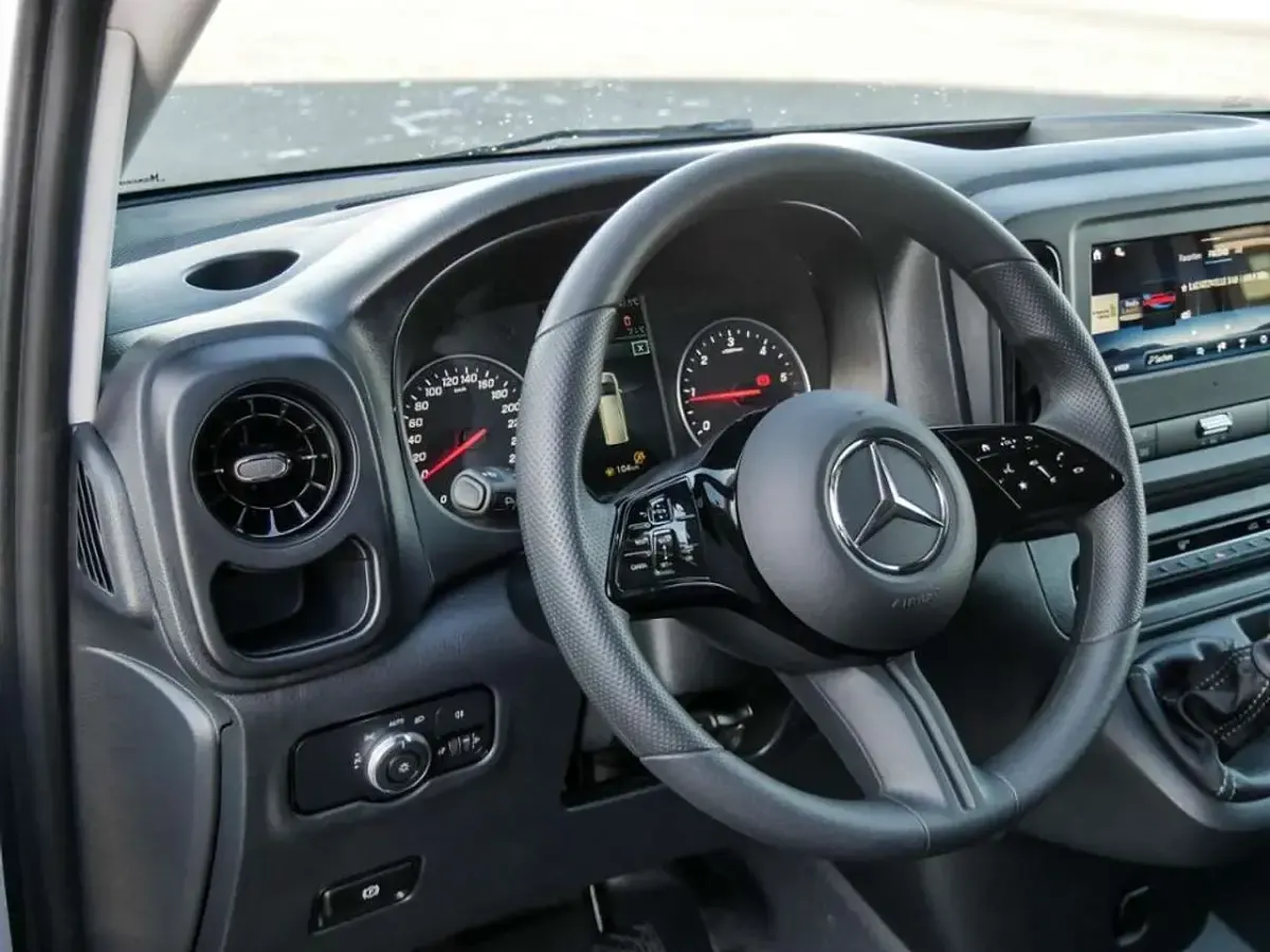 Gebraucht Mercedes Vito 136 PS (100 kW) 2025 Weiß Van