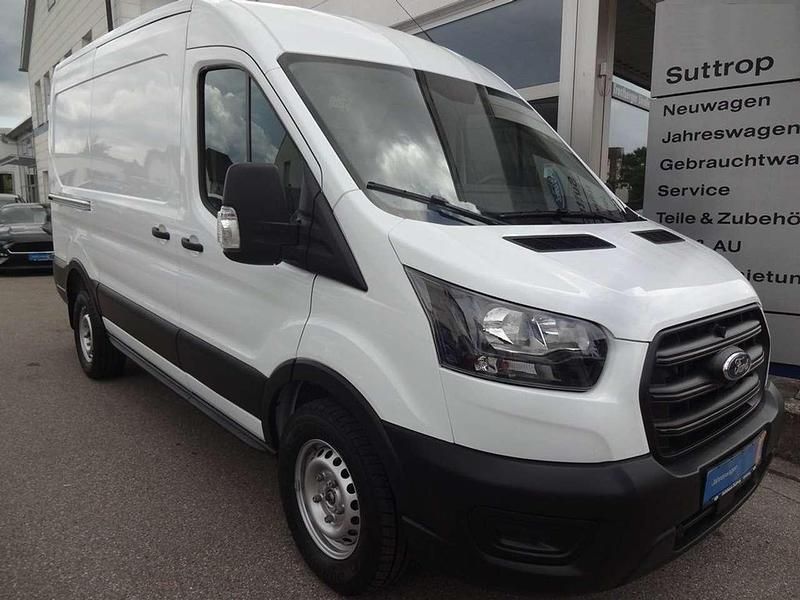 Gebraucht Ford Transit Basis 131 PS (96 kW) 2023 Frostweiß Van / Kleinbus