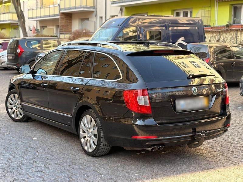 Gebraucht Skoda Superb 170 PS (125 kW) 2012 Schwarz Kombi