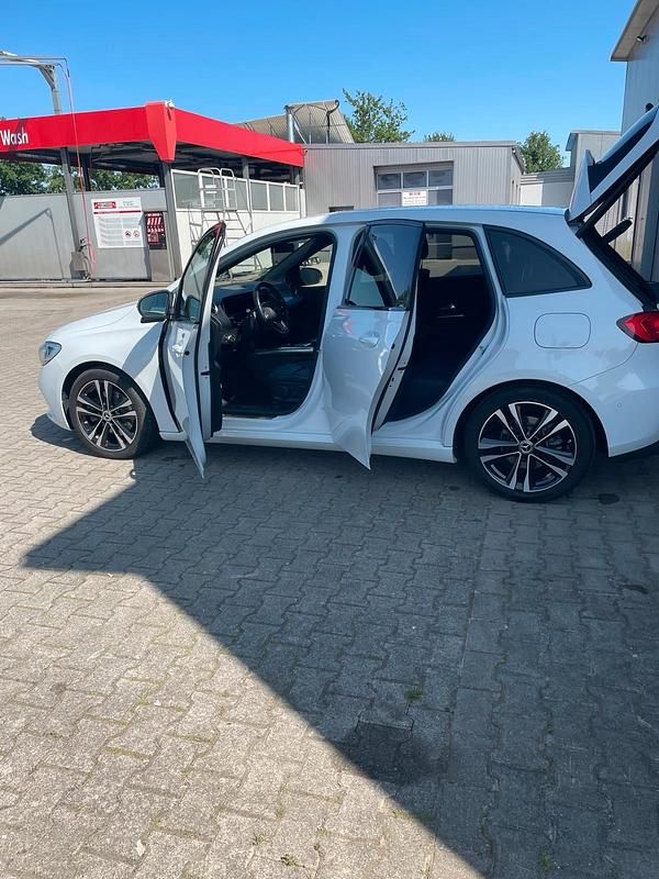 Gebraucht Mercedes 220 190 PS (139 kW) 2020 Weiß Limousine