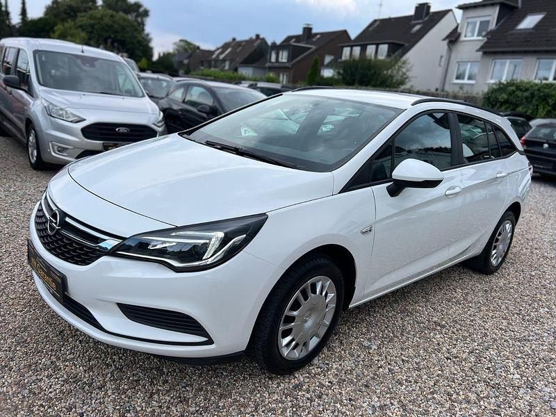 Weiß Gebraucht 2018 Opel Astra Edition Kombi | 6.499 € (Guter Preis) - Bild 1/4