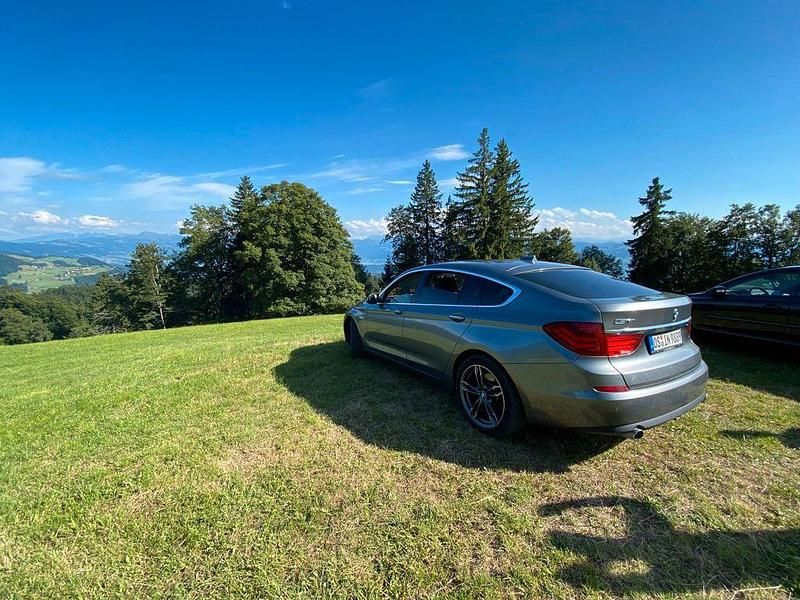Grau Gebraucht 2011 BMW 535 Limousine | 11.950 € (Fairer Preis) - Bild 1/4