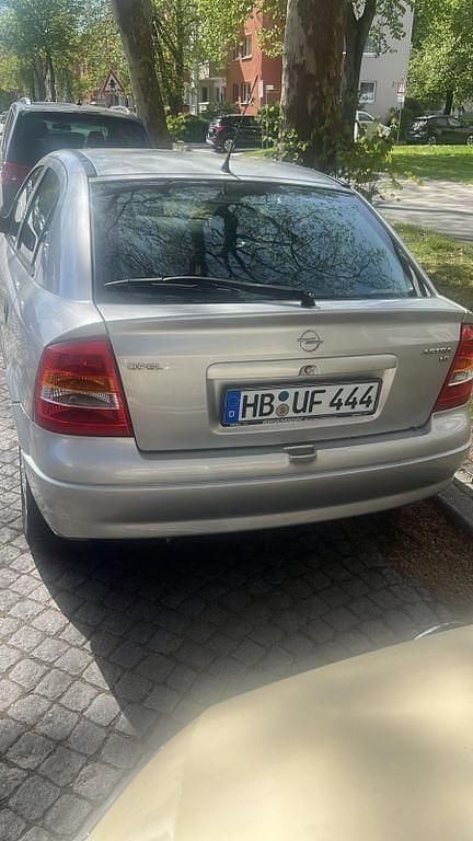 Usata Opel Astra Elegance 101 CV (74 kW) 2001 Argento Berlina