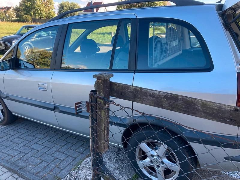 Silber Gebraucht 2003 Opel Zafira Van / Kleinbus | 4.295 € - Bild 1/4