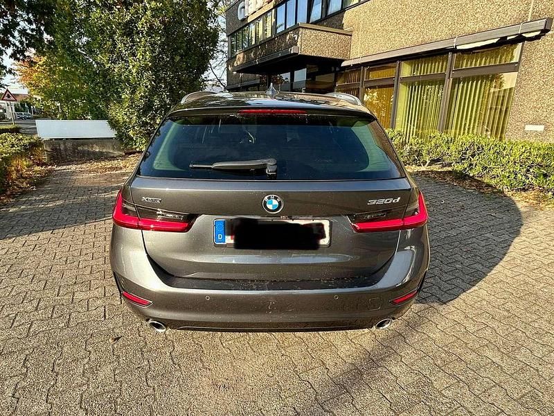 Gebraucht BMW 320 190 PS (139 kW) 2021 Grau Kombi