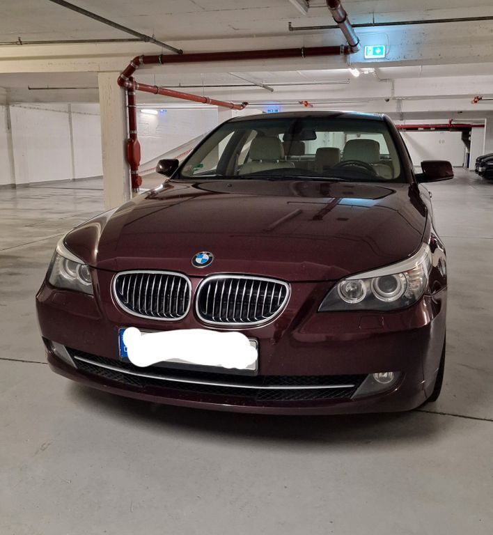Rot Gebraucht 2009 BMW 525 Exclusive Limousine | 7.750 € (Etwas zu teuer) - Bild 1/4