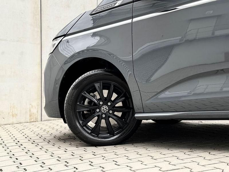 Gebraucht VW Multivan Style 150 PS (110 kW) 2025 Grau Van