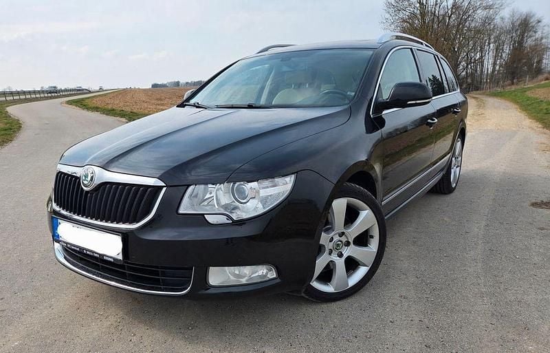 Gebraucht Skoda Superb Elegance 200 PS (147 kW) 2011 Schwarz Kombi
