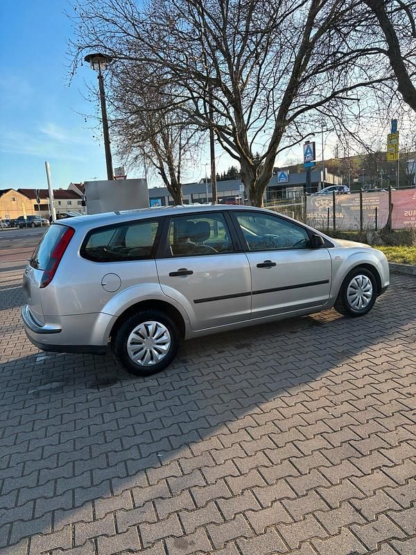 Gebraucht Ford Focus 101 PS (74 kW) 2006 Grau Kombi