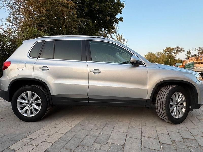 Silber Gebraucht 2007 VW Tiguan Sportline SUV | 4.900 € (Etwas zu teuer) - Bild 1/4