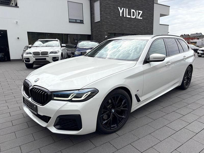 Weiß Gebraucht 2020 BMW 520 M Sport Limousine | 26.890 € (Teuer) - Bild 1/4