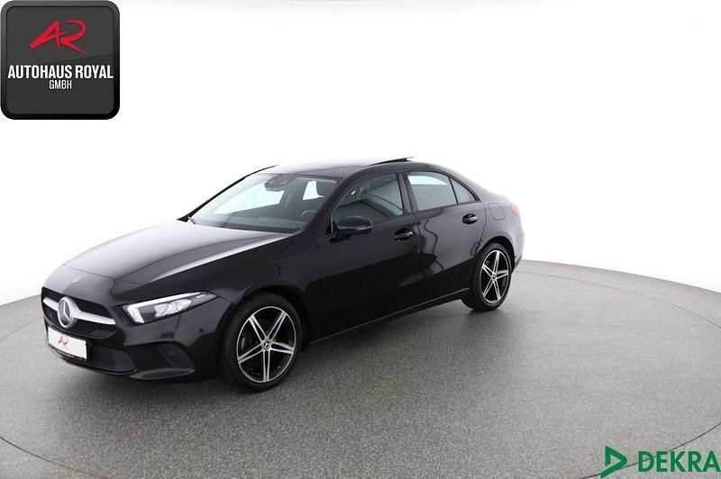 Schwarz Gebraucht 2022 Mercedes A200 Limousine | 27.880 € (Fairer Preis) - Bild 1/4