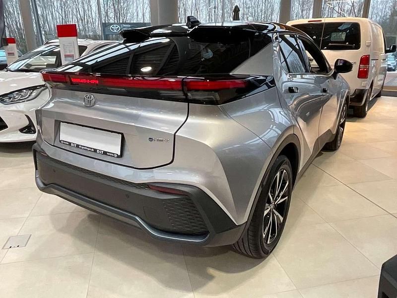 Neu Toyota C-HR 140 PS (102 kW) 2025 Silver metallic (1l0)/ black ( SUV