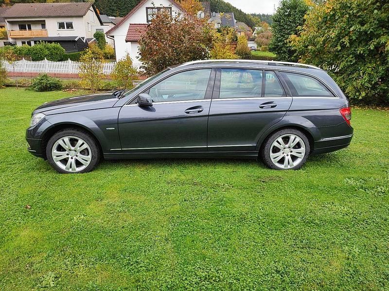 Grau Gebraucht 2010 Mercedes C220 Avantgarde Limousine | 4.999 € (Guter Preis) - Bild 1/4