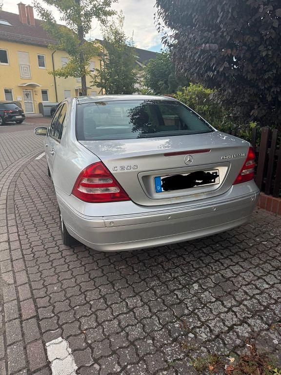 Silber Gebraucht 2001 Mercedes C200 Elegance Limousine | 1.999 € (Guter Preis) - Bild 1/4