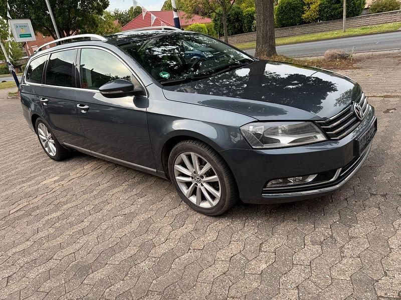 Grau Gebraucht 2011 VW Passat Comfortline Kombi | 8.400 € (Fairer Preis) - Bild 1/4