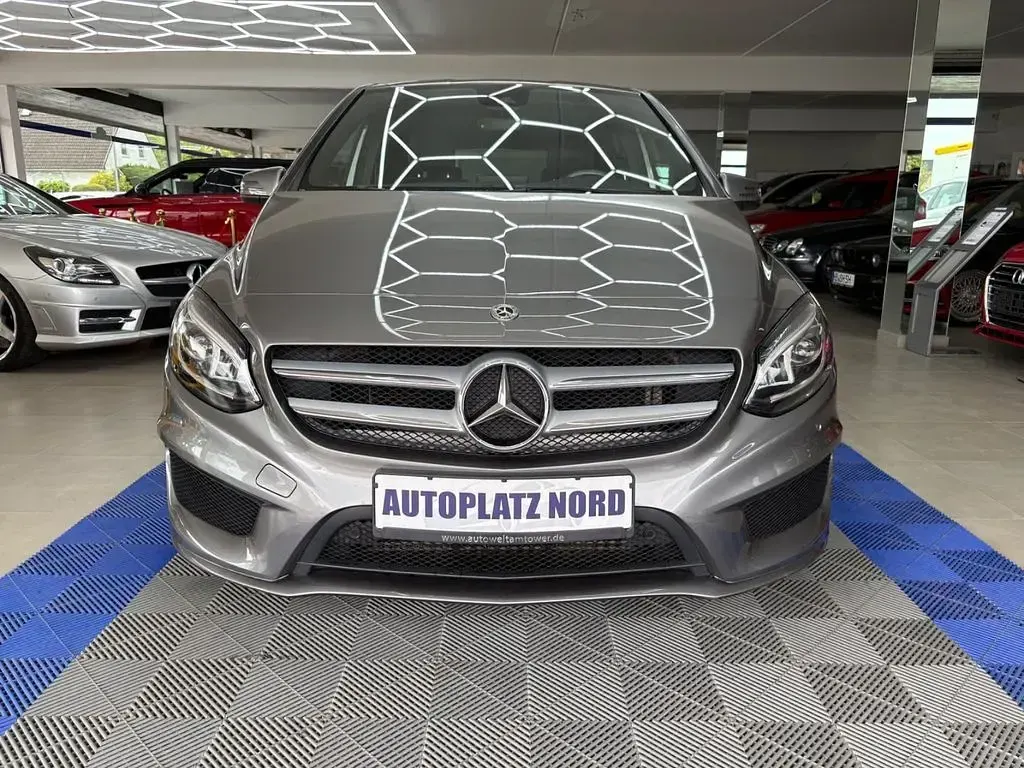 Gebraucht Mercedes B200 Style 156 PS (114 kW) 2018 Grau Kleinwagen