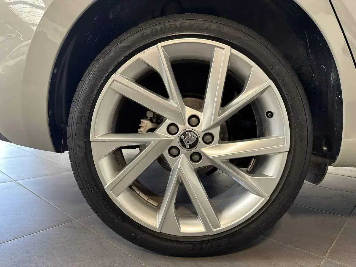 Gebraucht Skoda Scala Style 150 PS (110 kW) 2023 Grau Kleinwagen