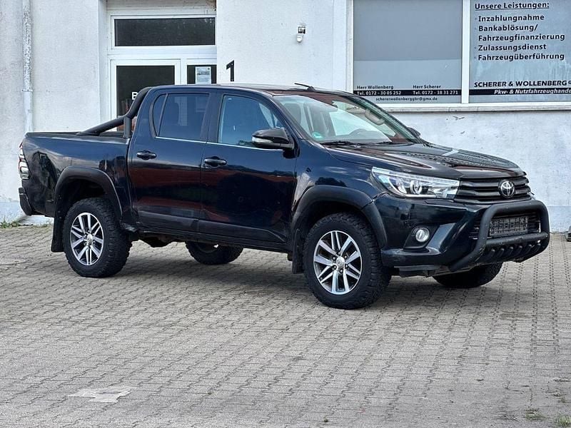 Schwarz Gebraucht 2016 Toyota HiLux Executive Abholung | 22.750 € - Bild 1/4