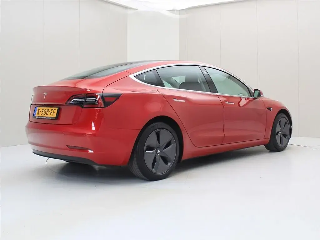 Gebraucht Tesla Model 3 Standard Range 225 kW (306 PS) 2020 Rot Limousine