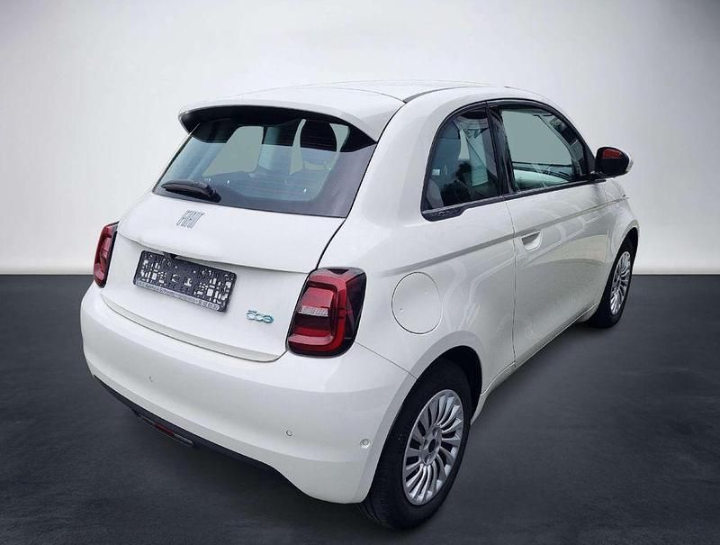 Gebraucht Fiat 500e Icon 86 kW (118 PS) 2023 Unilackierung arktis weiß Kleinwagen