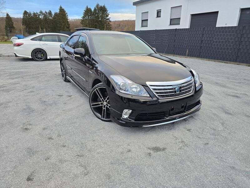 Schwarz Gebraucht 2010 Toyota Crown Limousine | 19.990 € - Bild 1/4