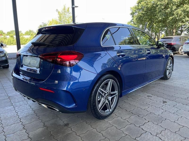 Gebraucht Mercedes A200 Advanced Plus 163 PS (119 kW) 2024 Schwarz Limousine