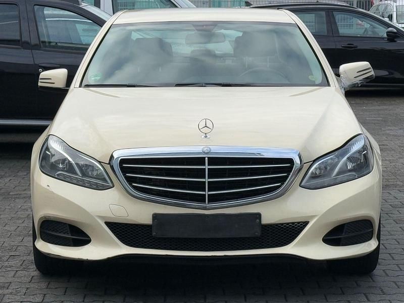 Gebraucht Mercedes E220 170 PS (125 kW) 2016 Gelb Limousine