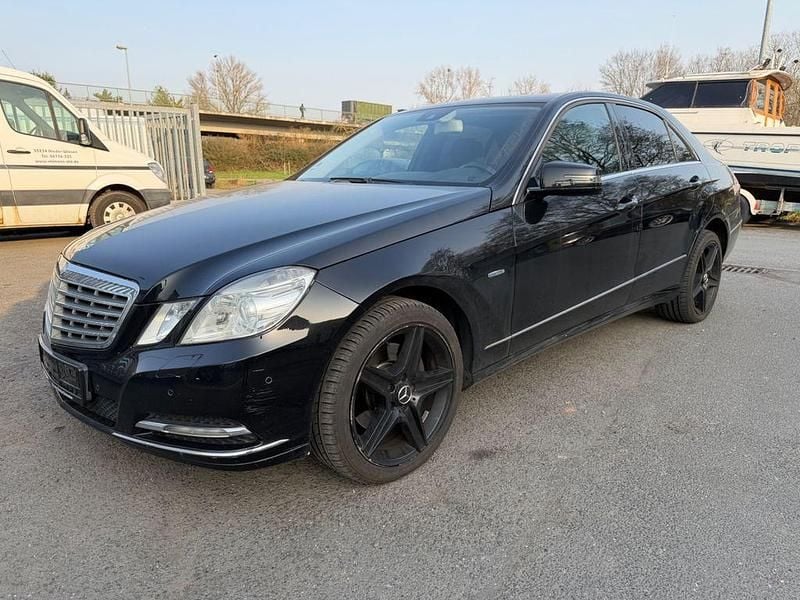 Gebraucht Mercedes E250 204 PS (150 kW) 2010 Schwarz Limousine