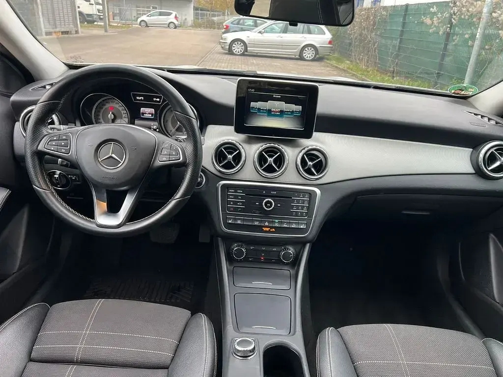 Gebraucht Mercedes GLA220 Style 177 PS (130 kW) 2015 Weiß SUV