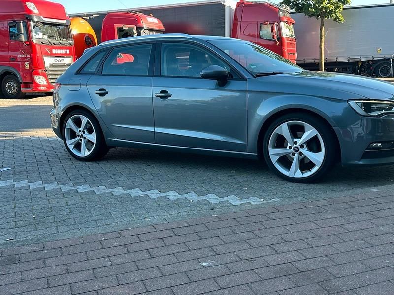 Gebraucht Audi A3 Design 150 PS (110 kW) 2015 Grau Kleinwagen