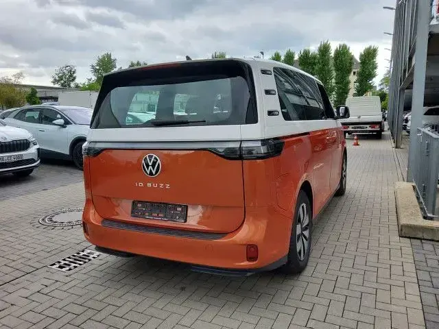 Gebraucht VW ID. Buzz Pro 150 kW (204 PS) 2023 Candyweiß/energetic orange me Van / Kleinbus