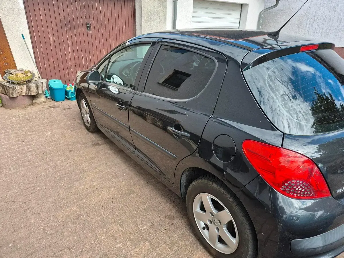 Gebraucht Peugeot 207 73 PS (53 kW) 2008 Schwarz Kleinwagen