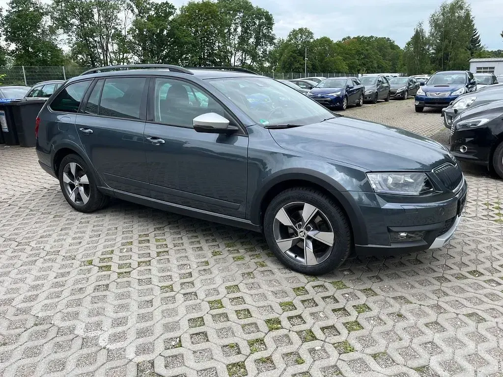 Gebraucht Skoda Octavia Scout 4x4 184 PS (135 kW) 2015 Grau Kombi