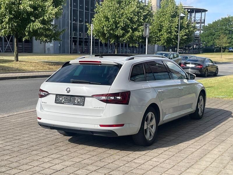 Gebraucht Skoda Superb Style 190 PS (139 kW) 2018 Weiß Kombi