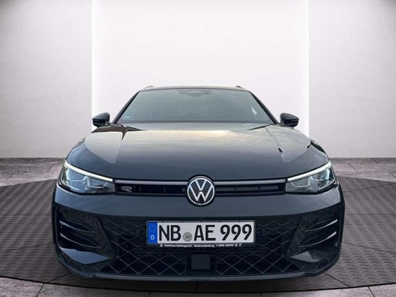 Gebraucht VW Passat R-line 150 PS (110 kW) 2025 Schwarz Kombi