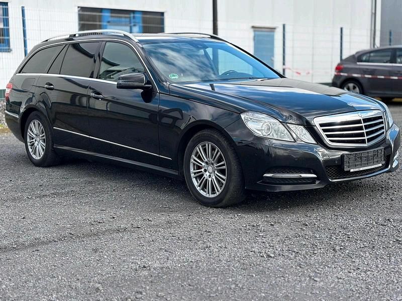 Gebraucht Mercedes E220 Avantgarde 170 PS (125 kW) 2013 Schwarz Kombi
