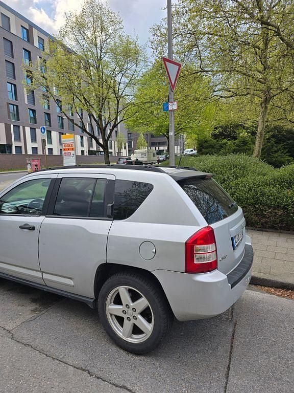 Gebraucht Jeep Compass Limited 140 PS (102 kW) 2008 Silber SUV