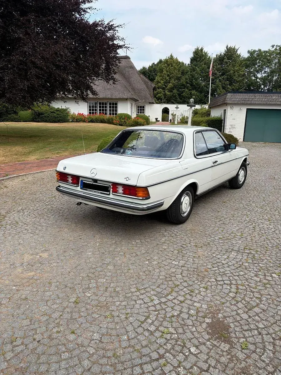 Gebraucht Mercedes 230 136 PS (100 kW) 1981 Weiß Coupé