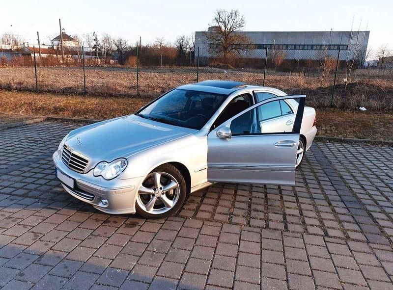 Silber Gebraucht 2006 Mercedes C280 Avantgarde Limousine | 7.000 € (Etwas zu teuer) - Bild 1/4