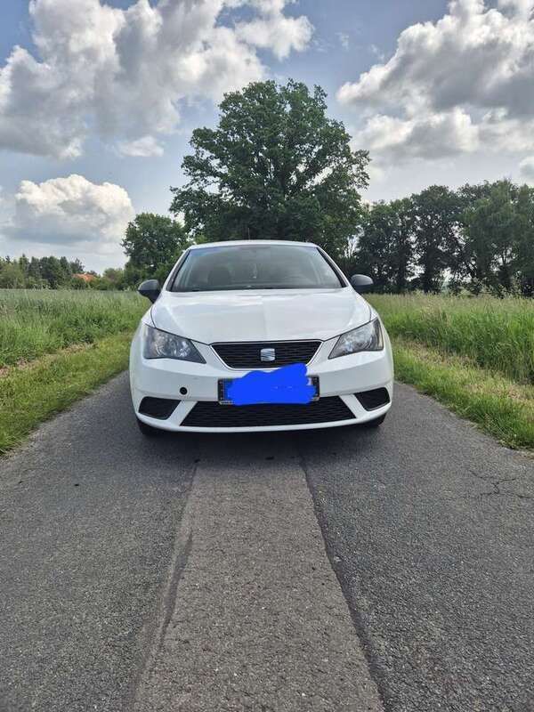 Weiß Gebraucht 2013 Seat Ibiza Reference Kleinwagen | 3.999 € (Guter Preis) - Bild 1/4