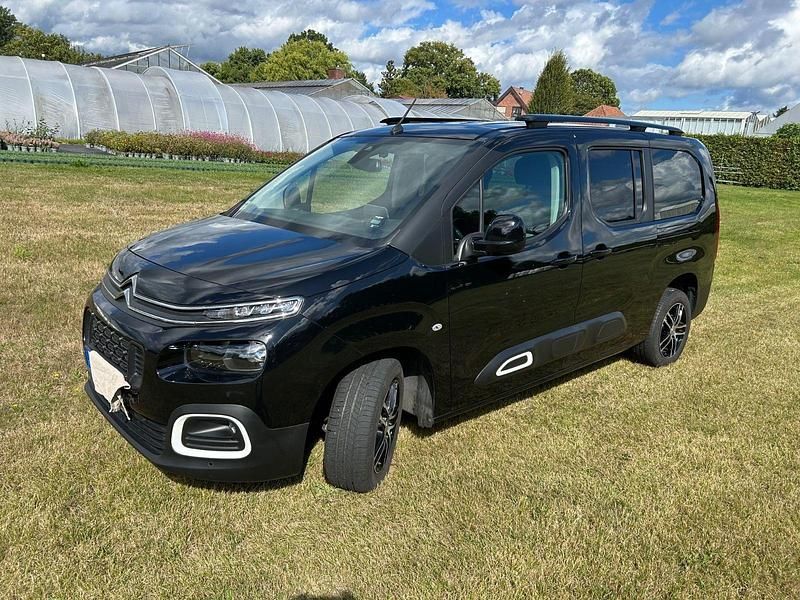 Schwarz Gebraucht 2019 Citroën Berlingo Van / Kleinbus | 21.800 € (Teuer) - Bild 1/4